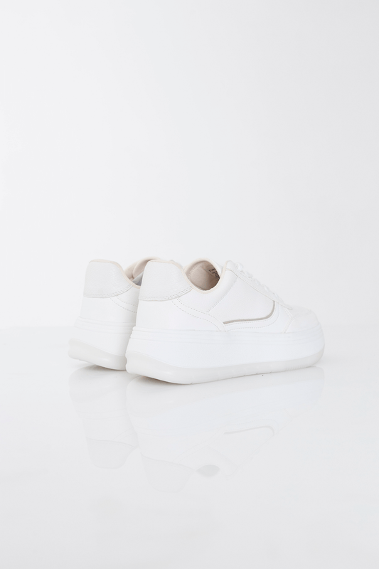 TRIPLE WHITE SNEAKERS