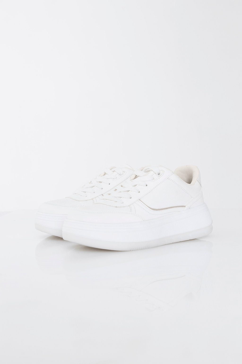 TRIPLE WHITE SNEAKERS