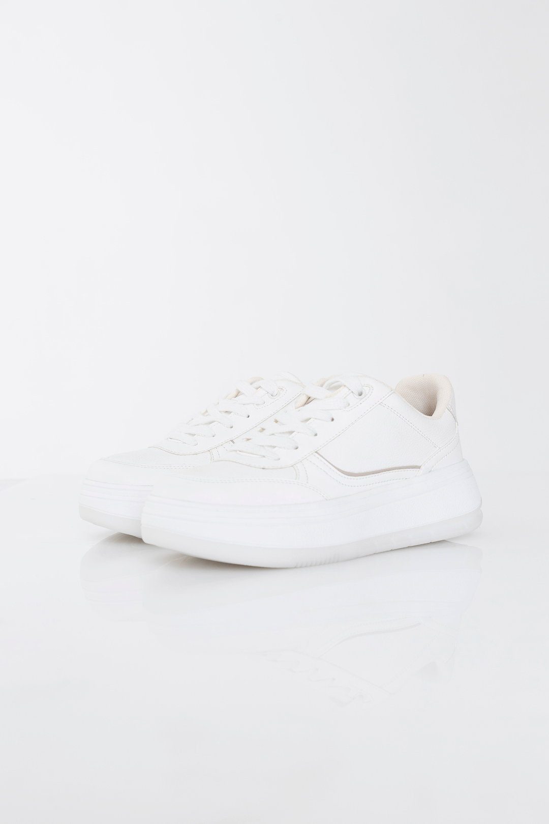 TRIPLE WHITE SNEAKERS